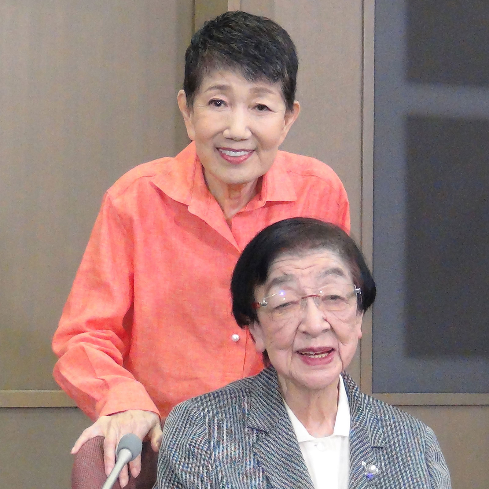 水前寺清子と石井ふく子プロデューサー