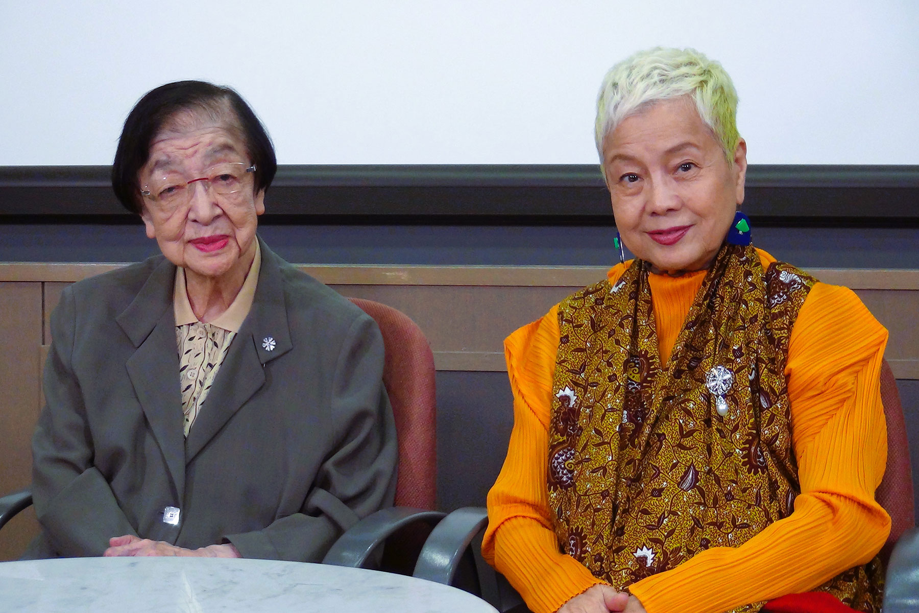 俳優・大空眞弓と石井ふく子プロデューサー