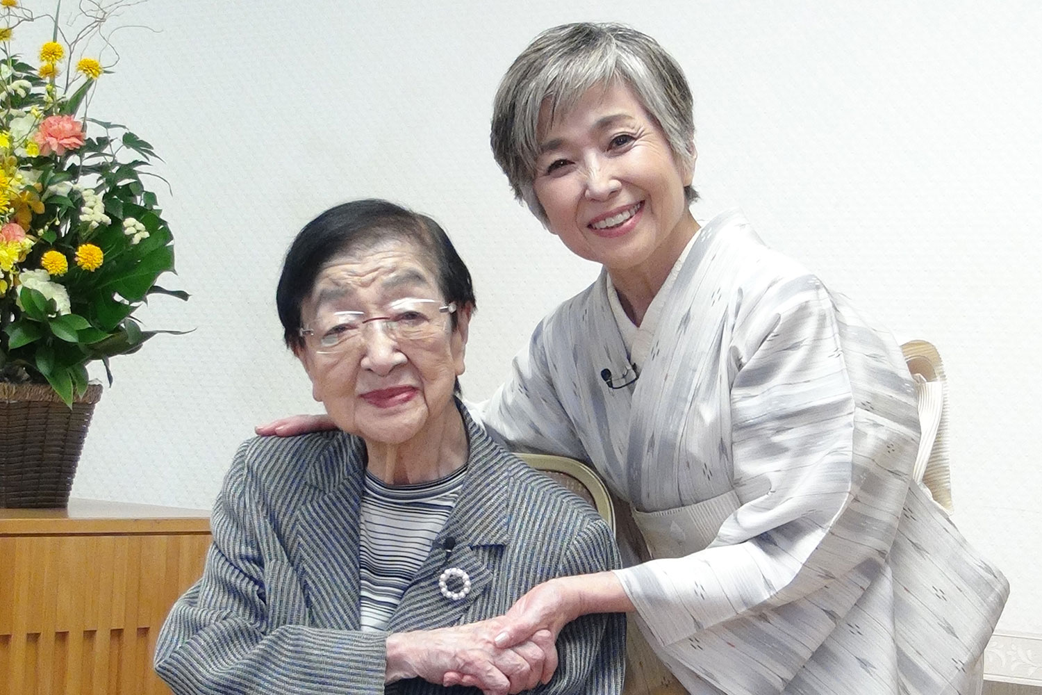 俳優・竹下景子と石井ふく子プロデューサー